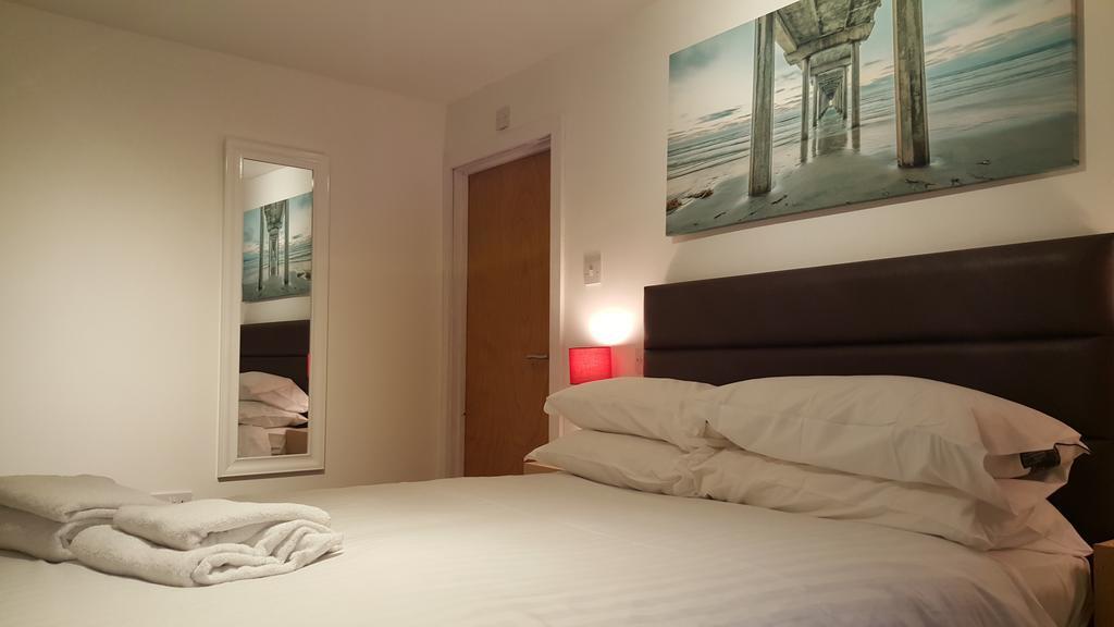 Bath Road Apartments Swindon Room photo