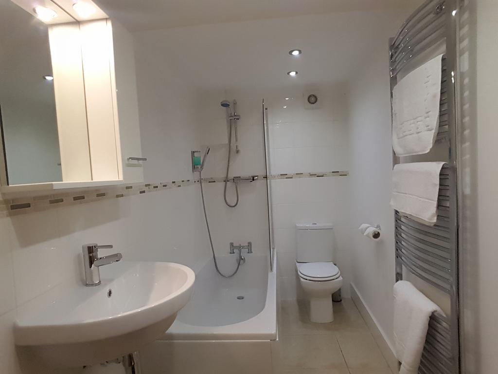 Bath Road Apartments Swindon Room photo