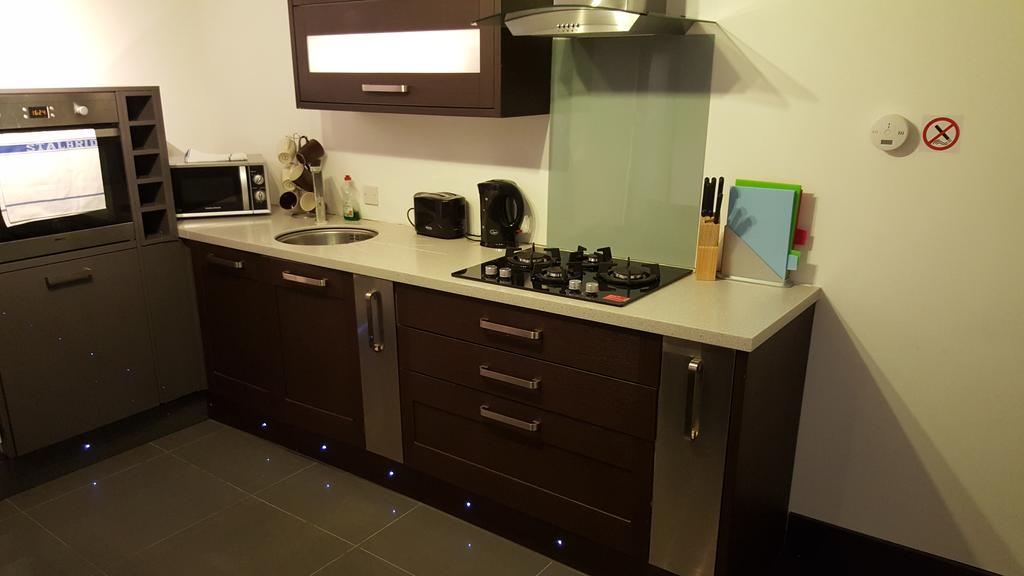Bath Road Apartments Swindon Room photo