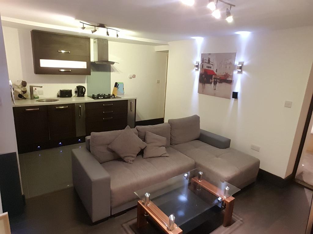 Bath Road Apartments Swindon Room photo